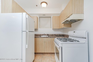 Well-maintained, over 2,000 sq ft detached two-family home - photo 25