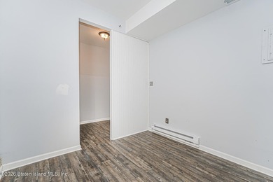 Well-maintained, over 2,000 sq ft detached two-family home - photo 27
