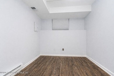 Well-maintained, over 2,000 sq ft detached two-family home - photo 28
