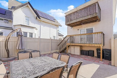 Well-maintained, over 2,000 sq ft detached two-family home - photo 32