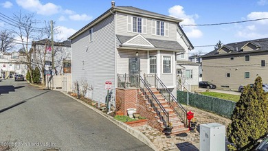 Well-maintained, over 2,000 sq ft detached two-family home - photo 37