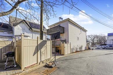 Well-maintained, over 2,000 sq ft detached two-family home - photo 38