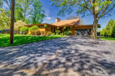 Absolutely stunning Mid Century Modern home boasting - Lake Home For Sale in Warsaw, Indiana