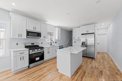 Welcome to this beautifully appointed single-family townhouse - photo 3