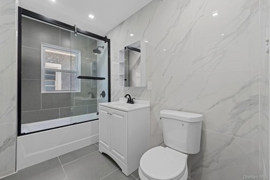 Welcome to this beautifully appointed single-family townhouse - photo 4