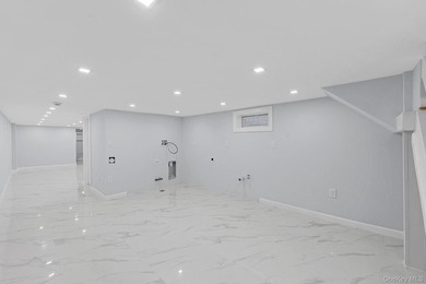 Welcome to this beautifully appointed single-family townhouse - photo 9