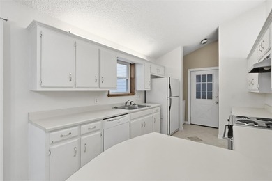 Welcome to tranquil waterfront living in the highly sought-after - photo 13