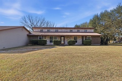 Welcome to tranquil waterfront living in the highly sought-after - photo 28