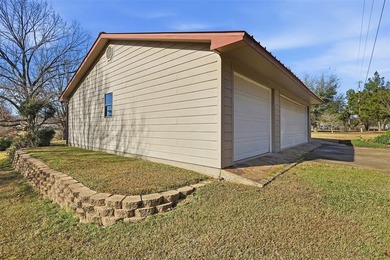 Welcome to tranquil waterfront living in the highly sought-after - photo 29