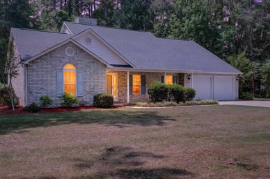 RARE OPPORTUNITY!! All-Brick Pool Home on 0.67 Acre lot with NO - photo 2