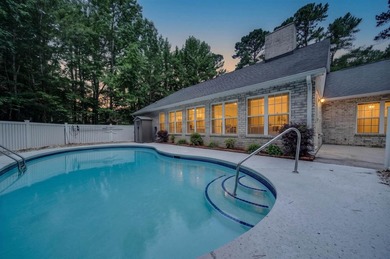RARE OPPORTUNITY!! All-Brick Pool Home on 0.67 Acre lot with NO - photo 5