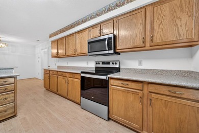 RARE OPPORTUNITY!! All-Brick Pool Home on 0.67 Acre lot with NO - photo 6