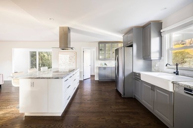 Experience the perfect blend of modern style and coastal - photo 10