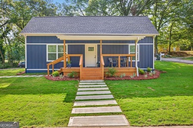 Lake Lanier Home For Sale in Oakwood Georgia