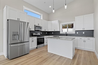 This home is just a short easy walk to the community's amenities - photo 9