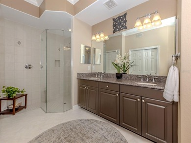 Unparalleled luxury and privacy in a Venetian first-floor - photo 17