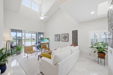 Immaculately maintained + bright, this airy 2/2 waterfront villa - photo 5