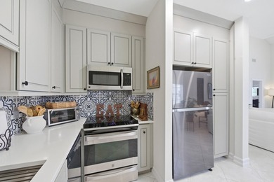 Immaculately maintained + bright, this airy 2/2 waterfront villa - photo 9