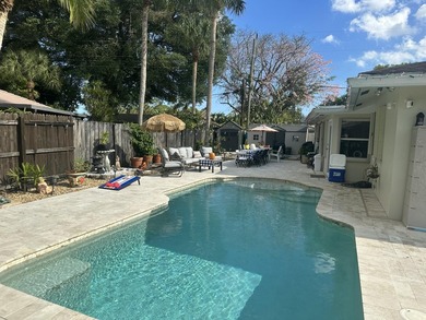 Perfectly situated on beautiful corner-lot in the highly - photo 11