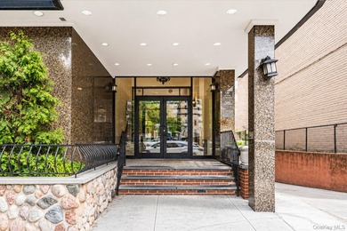 Newly renovated 1-bedroom co-op | 0.2 mi to Queens Botanical - photo 2