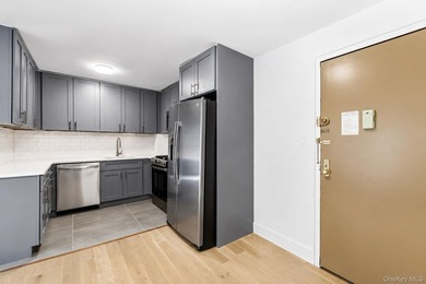 Newly renovated 1-bedroom co-op | 0.2 mi to Queens Botanical - photo 8