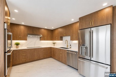Premier luxury living opportunity in one of the most exclusive - photo 18