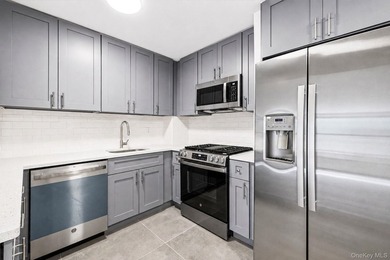 Newly renovated 1-bedroom co-op | 0.2 mi to Queens Botanical - photo 9
