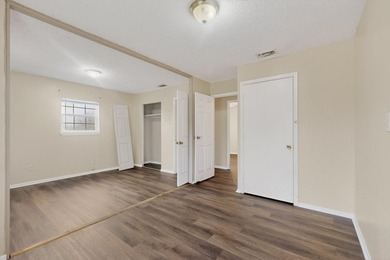 NEW DRIVEWAY! AWESOME 4 BEDROOMS, 1 AND A HALF BATHROOMS, 1 - photo 22