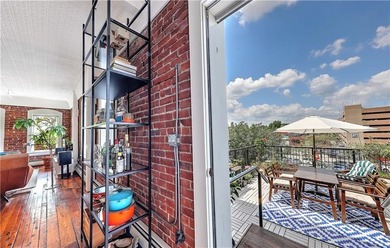 Live above the vibe of the West Side, a block from Downtown - photo 10