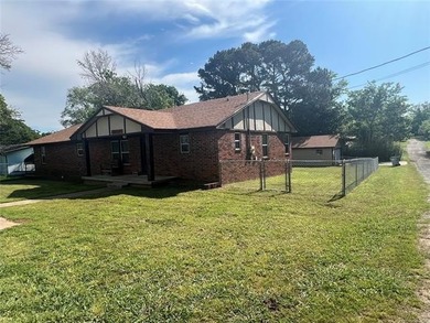 Fully Furnished Lake Area Home - Move-In Ready! Don't miss this - photo 2