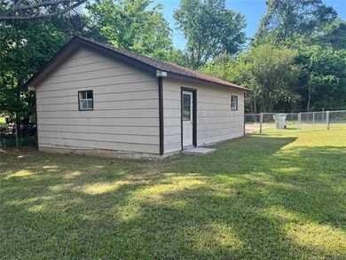 Fully Furnished Lake Area Home - Move-In Ready! Don't miss this - photo 6