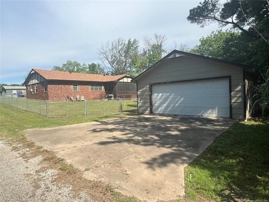Fully Furnished Lake Area Home - Move-In Ready! Don't miss this - photo 8