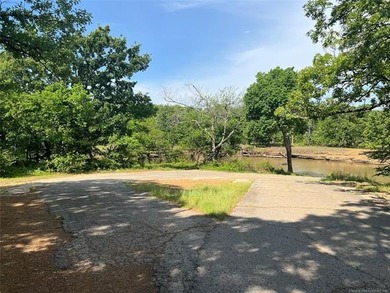 Fully Furnished Lake Area Home - Move-In Ready! Don't miss this - photo 9