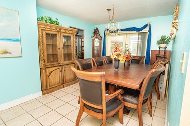 Exceptional 3 Bed/2 Bath home with situated on a generous 1 - photo 13