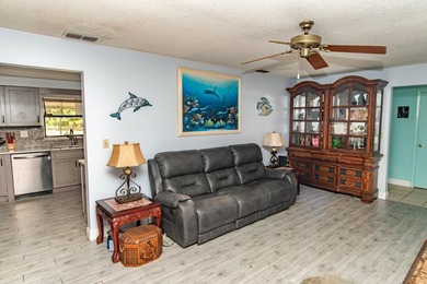 Exceptional 3 Bed/2 Bath home with situated on a generous 1 - photo 15