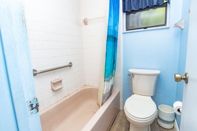Exceptional 3 Bed/2 Bath home with situated on a generous 1 - photo 18