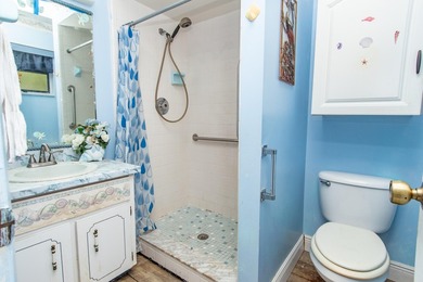 Exceptional 3 Bed/2 Bath home with situated on a generous 1 - photo 23