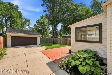 Welcome home to this stunning, completely updated all-brick - photo 31
