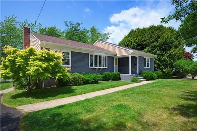 Beautifully maintained single level offering 3 bedrooms, 3 full - photo 2