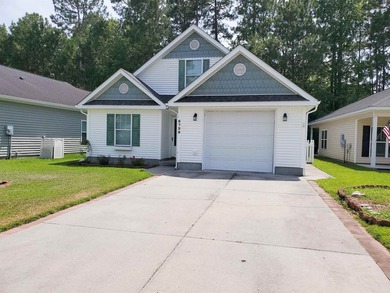 Spacious home, 2 Bedrooms with a Bonus Room, in a gated - photo 3