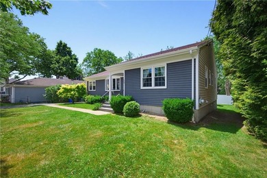 Beautifully maintained single level offering 3 bedrooms, 3 full - photo 3