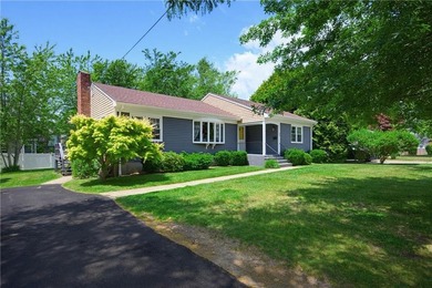 Beautifully maintained single level offering 3 bedrooms, 3 full - photo 4
