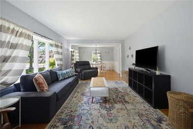 Beautifully maintained single level offering 3 bedrooms, 3 full - photo 6