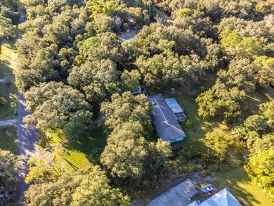Exceptional 3 Bed/2 Bath home with situated on a generous 1 - photo 42