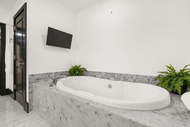 Experience the ultimate in modern luxury at 517 King Street Unit - photo 47