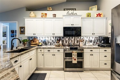 Welcome to this stunning 3-bedroom, 2-full-bath pool home - photo 6