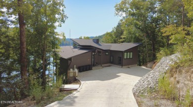 Lake Home For Sale in Lafollette, Tennessee