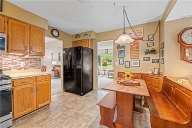 Meticulously maintained 4 bedroom and 2.5 bath split-level in - photo 11