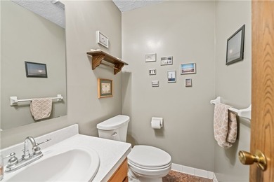 Meticulously maintained 4 bedroom and 2.5 bath split-level in - photo 16