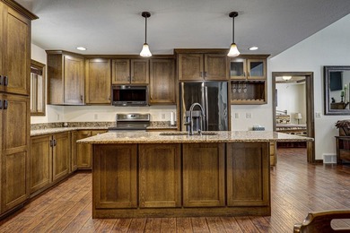 Beautiful 3BR-3BA ranch built in 2012 on the full recreational - photo 8